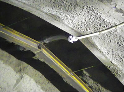 天端部鋼管内に設置したオンライン カジノ 優良沈下計