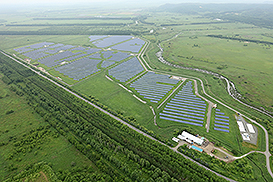 タイ オンライン カジノ町トリトウシ原野の町有地に建設された「やちぴかソーラー」。年間発電量はタイ オンライン カジノ町の世帯数の半分の消費電力に相当する約1900万kWhを計画