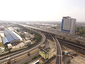 オンライン カジノ 評価は港に直結する最大規模の工区を担当。高速道路の開通により、港へのアクセス改善や渋滞緩和が期待されています