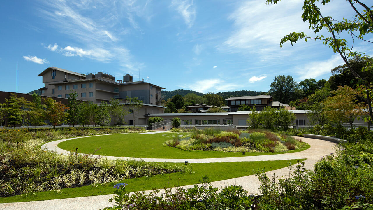西館屋上に新設した庭園 (撮影:プライズ山崎浩治)